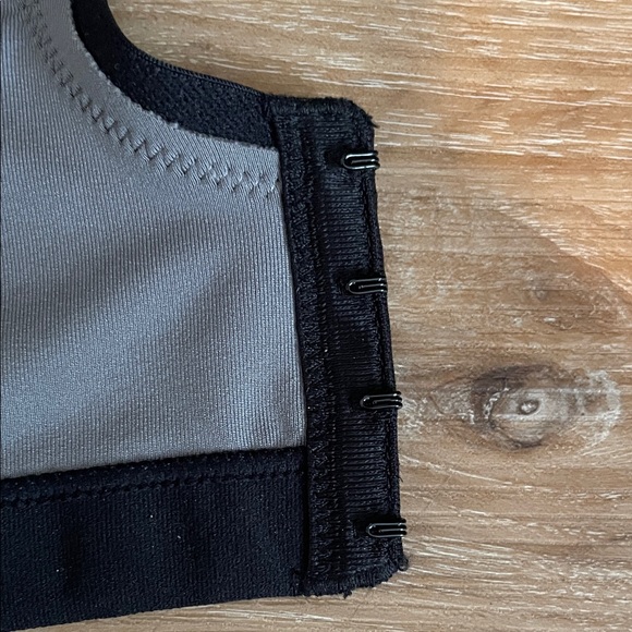 Natori Yogi Women's Black and Gray Bra size 40G - Picture 9 of 10